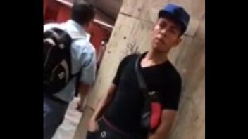 Casal gay é espancado no.metro