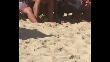 Dois cara gay trepando nuam praia em maceio