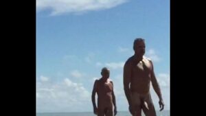Gay a tres em praia de nudismo pornohub