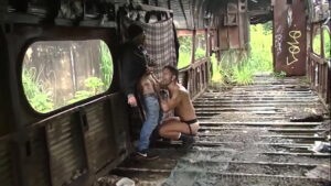 Gay pagando boquete no trem x videos