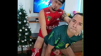 Jogador de futebol brasileio pega gay