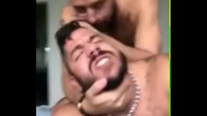Maduro parrudo gay