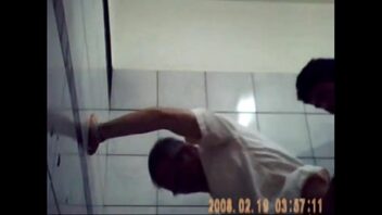 Masubando no banheiro publico xvideos gays