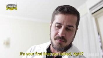 Medico brasileiro examinando cliente e fazendo sexo gay