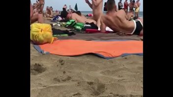 Muito sexo gay na praia de nudismo