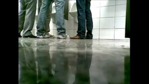 Pegação gay no banheiro da central rj