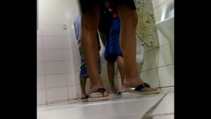Pirocas gays no banheiro público suzano shopping