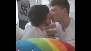 Porno gay branquinho magrinho