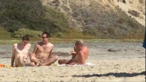 Praia de nudismo x vídeo