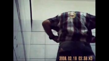 Video de execultivo palito se pegando no banheiro gay