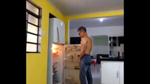 Video gay amador flagra casado brasileiro gemendo na rola