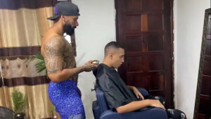 Video gay brasil barbeiro pega clientw