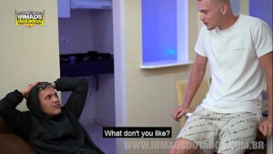 Video gay trepando com massagista e seu assisteente gay
