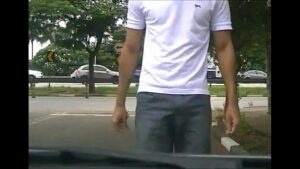 Vídeo mostra jovem gay sendo seguido e agredido em goiás
