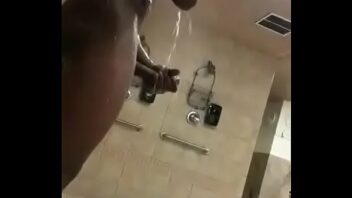 Video negao gay no banheiro