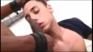 Video porno gay jovens colega de quarto universidade brasileiro