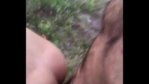 Vídeo pornô gay novinhos negros dando no mato