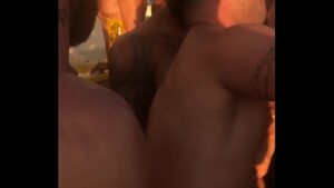 Video sexo amador gay em publico em show erotico