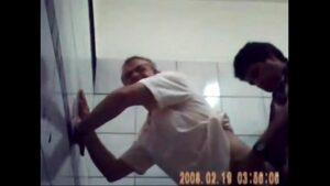 Videos gays brasileiro no banheiro
