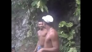 Xvideo gay brincadeira da bola estorando na bunda