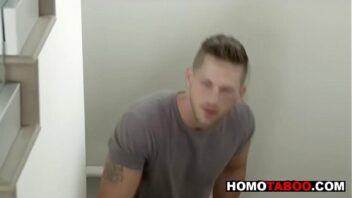 Xvideos gay banheirao violento