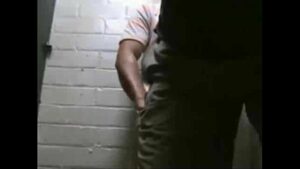 Xvideos gay batendo punhta no banheiro publico