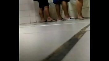 Xvideos gay camera escodida no banheiro