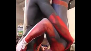 Homem aranha do Tik Tok se masturbando