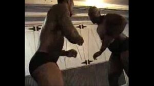 Giant vs small wrestling
