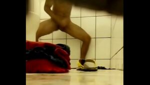 Vidios porno gay espiando amigo no banho