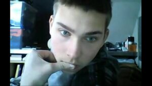 Boy gay grosso culo in mutande davanti webcam dal vivo