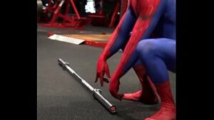 Deadpool fundendo a bunda do homem aranha