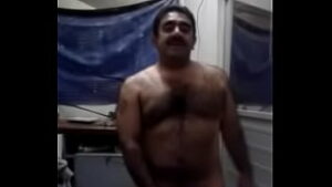 Maduro peludo metendo gay