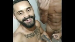 Neguinho gay na favela
