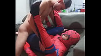 Hulk comendo homem aranha