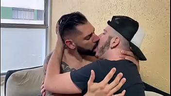Beijo gay selicioso