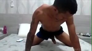 Ex-ator da Disney, Daniel Benson batendo punheta