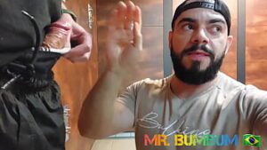 Fodendo com o caminhoneiro no banheiro público