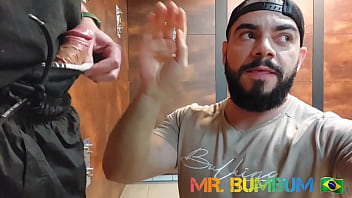 Fodendo com o caminhoneiro no banheiro público