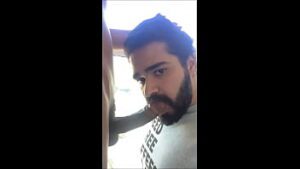 Homem negão parrudo e roludo na bronha