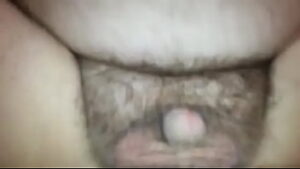 Metendo no rabo até fazer ele gozar na pica